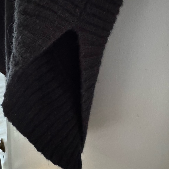 Express | Round Split Hem Sweater - Picture 6 of 9